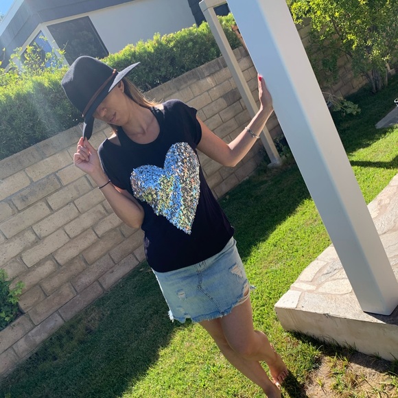 Silver heart shaped sequin shirt, open back - Picture 2 of 3